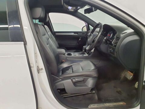 Volkswagen Touareg 3.0 Touareg V6 R-Line TDI BlueMotion Technology Automatic 4WD 5dr - NATIONA 7