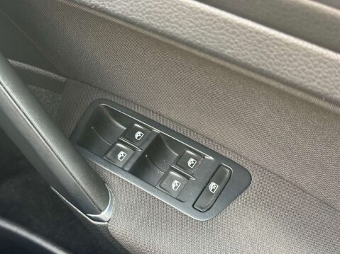 Volkswagen Golf e-Golf 5dr - NATIONAL DELIVERY* 32