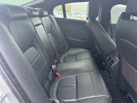 Jaguar XE 2.0 XE R-Sport D Automatic 4dr - NATIONAL DELIVERY* 9