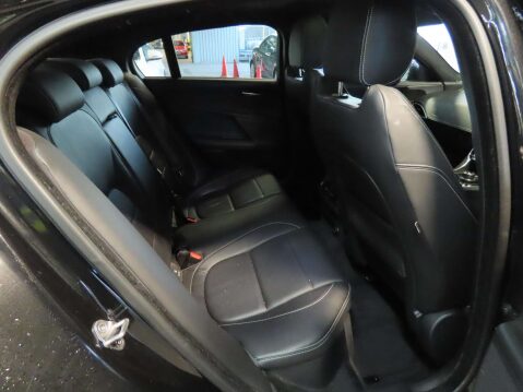 Jaguar XE 2.0 XE R-Sport D AWD Automatic 4WD 4dr - NATIONAL DELIVERY* 8