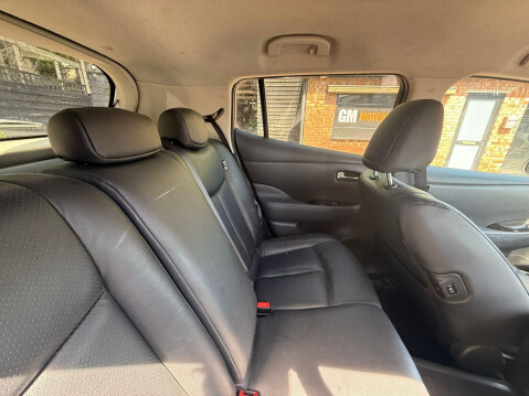 Nissan LEAF 30kWh Tekna Auto 5dr 11