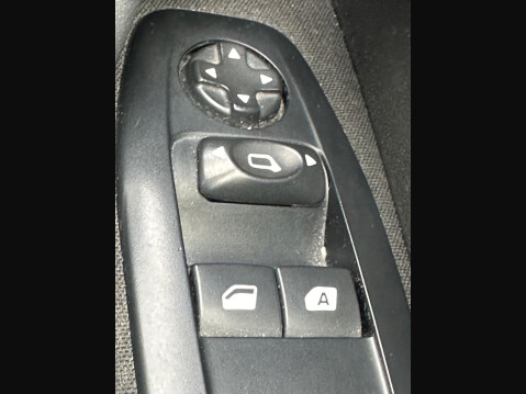 Peugeot 208 1.4 HDi Style Euro 5 5dr 15