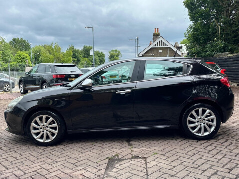 Alfa Romeo Giulietta 2.0 JTDM-2 Veloce Euro 5 (s/s) 5dr 8