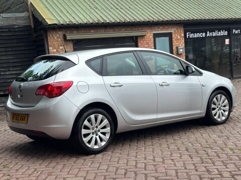 Vauxhall Astra 1.6 16v Exclusiv Euro 5 5dr 4