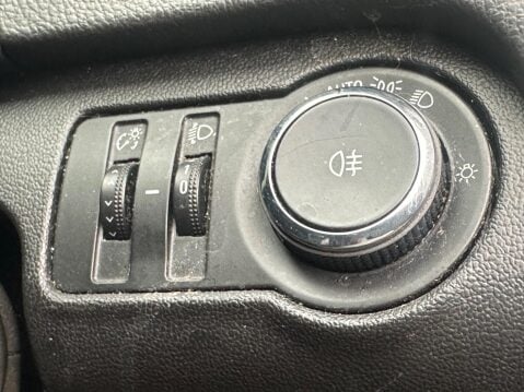 Vauxhall Insignia 2.0 CDTi ecoFLEX Design Euro 5 (s/s) 5dr 16