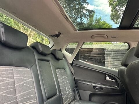 Kia Venga 1.6 EcoDynamics 3 Euro 5 (s/s) 5dr 9