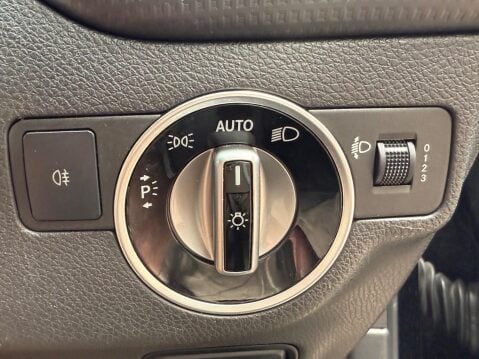 Mercedes-Benz A Class 1.6 A180 BlueEfficiency SE Euro 6 (s/s) 5dr 16