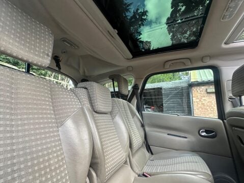 Renault Grand Scenic 1.9 dCi FAP Privilege 5dr 11