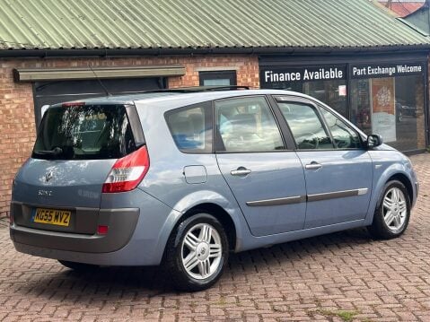 Renault Grand Scenic 1.9 dCi FAP Privilege 5dr 4