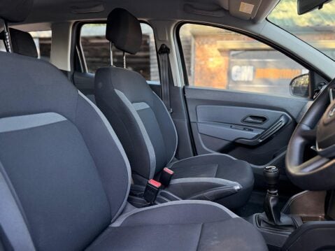Dacia Duster 1.0 TCe Essential Euro 6 (s/s) 5dr 10