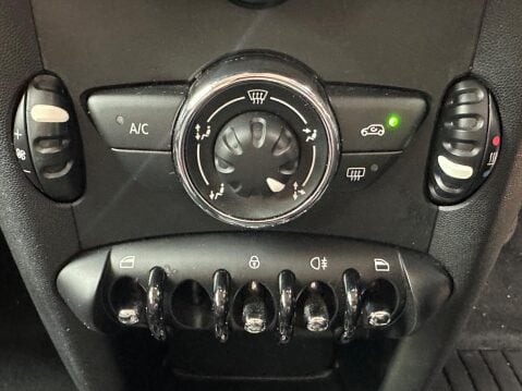 Mini Hatch 1.6 Cooper Euro 5 (s/s) 3dr 11