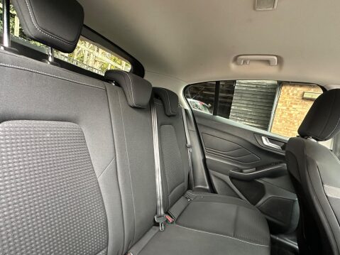 Ford Focus 1.0T EcoBoost Zetec Euro 6 (s/s) 5dr 11