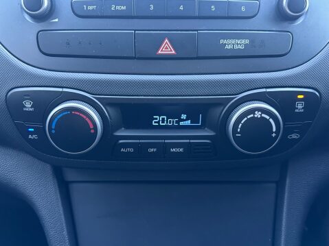 Hyundai i10 1.2 Premium Euro 6 5dr 9