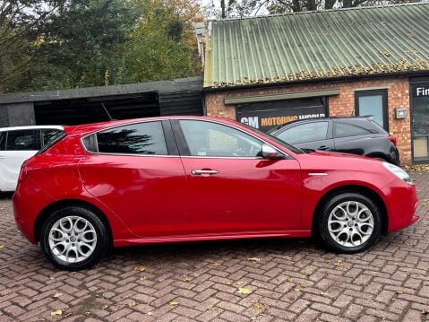 Alfa Romeo Giulietta 2.0 JTDM-2 Super Euro 6 (s/s) 5dr 3
