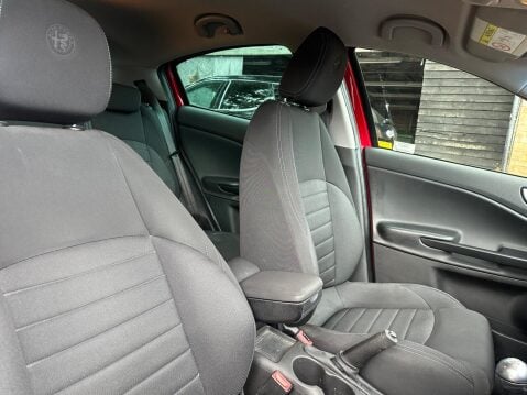 Alfa Romeo Giulietta 2.0 JTDM-2 Super Euro 6 (s/s) 5dr 9