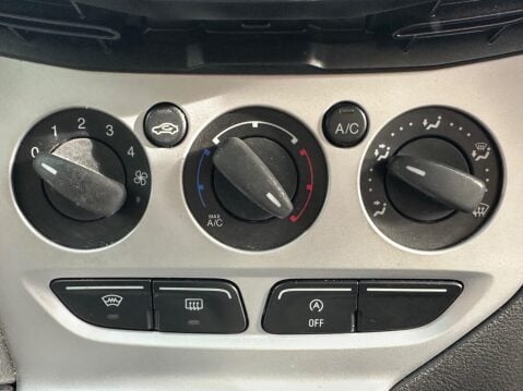 Ford Focus 1.0T EcoBoost Zetec Euro 5 (s/s) 5dr 12