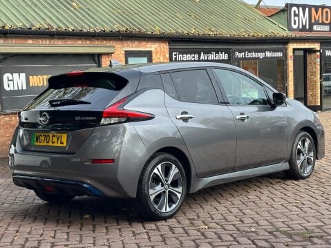 Nissan LEAF 40kWh N-Connecta Auto 5dr 4