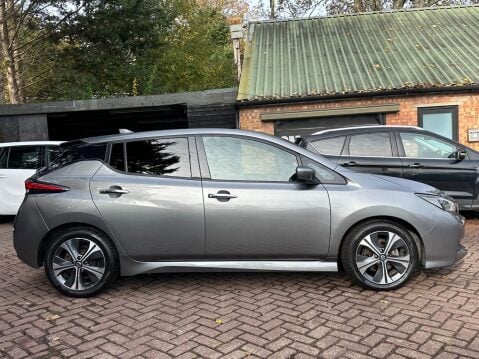 Nissan LEAF 40kWh N-Connecta Auto 5dr 3