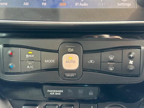 Nissan LEAF 40kWh N-Connecta Auto 5dr 10