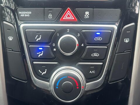 Hyundai i30 1.6 CRDi Blue Drive Active Euro 5 (s/s) 5dr 12