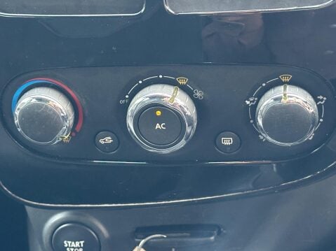 Renault Clio 1.5 dCi Dynamique MediaNav Euro 5 (s/s) 5dr 8