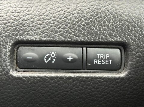 Nissan Qashqai 1.5 dCi Visia 2WD Euro 5 (s/s) 5dr 12