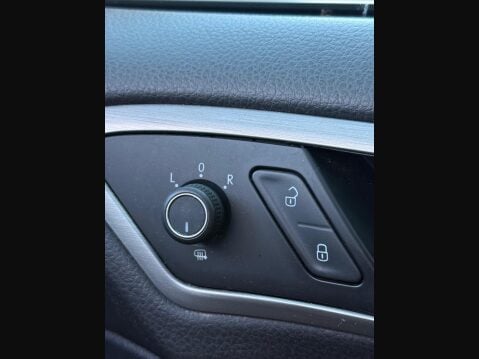 Volkswagen Golf 1.6 TDI BlueMotion Tech SE Euro 5 (s/s) 5dr 25