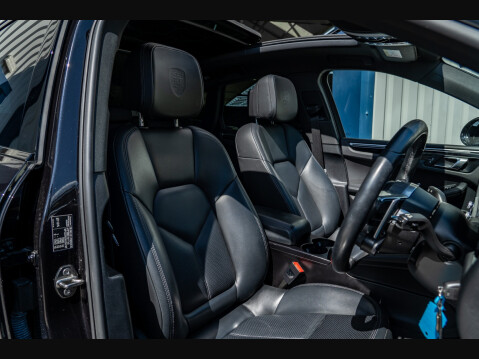 Porsche Macan S PDK 9