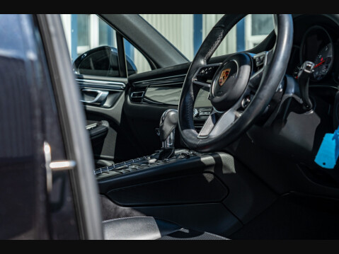 Porsche Macan S PDK 16