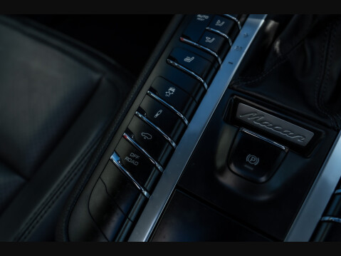 Porsche Macan S PDK 18