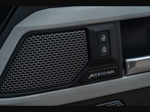 Land Rover Defender P400 MHEV XS EDITION 19