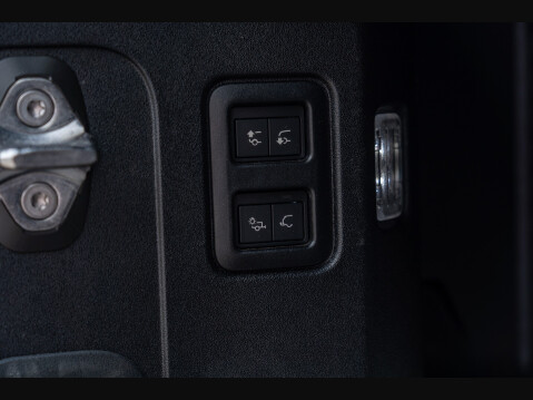 Land Rover Defender P400 MHEV XS EDITION 21