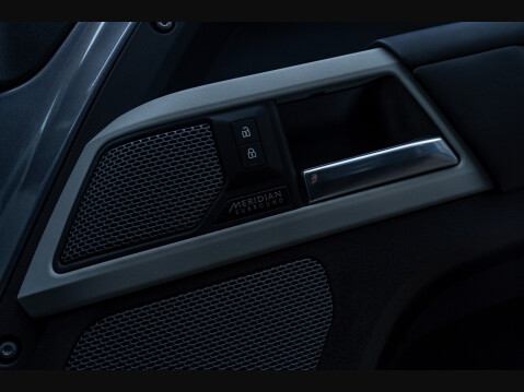 Land Rover Defender URBAN WIDETRACK D300 HSE MHEV 22