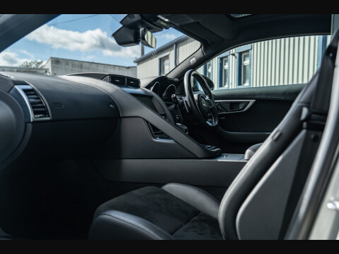 Jaguar F-Type V6 R-DYNAMIC 8