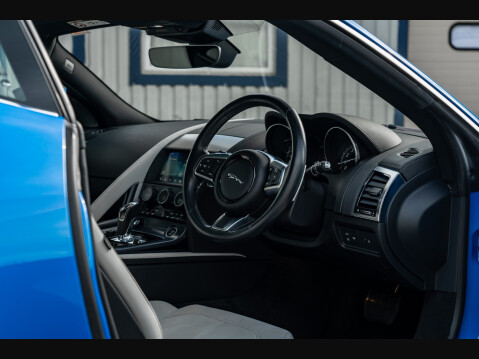 Jaguar F-Type V6 R-DYNAMIC 9