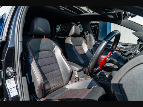 Volkswagen Golf GTI PERFORMANCE TSI DSG 9