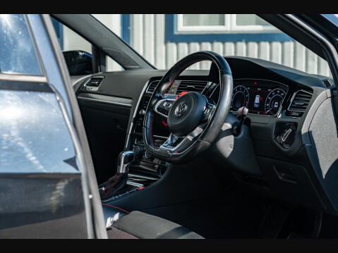 Volkswagen Golf GTI PERFORMANCE TSI DSG 10