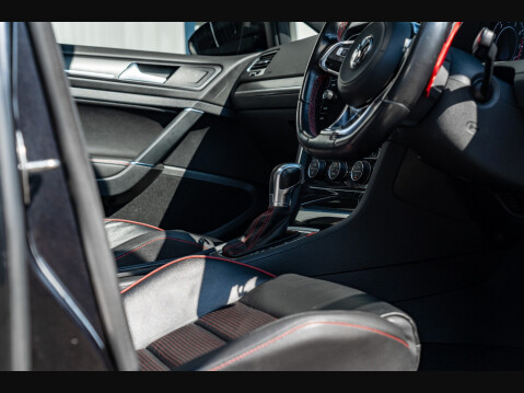 Volkswagen Golf GTI PERFORMANCE TSI DSG 17