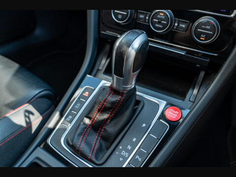Volkswagen Golf GTI PERFORMANCE TSI DSG 18