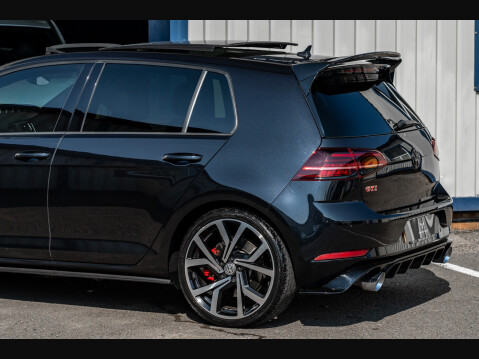 Volkswagen Golf GTI PERFORMANCE TSI DSG 24