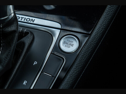 Volkswagen Golf R TSI 4MOTION DSG 18