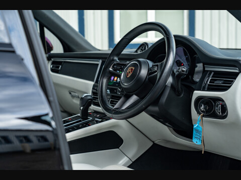 Porsche Macan PDK 10