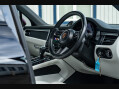 Porsche Macan PDK 10
