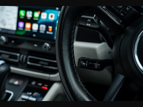 Porsche Macan PDK 12