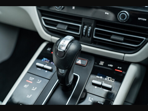Porsche Macan PDK 16