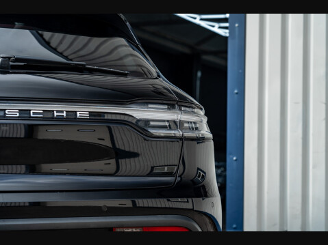 Porsche Macan PDK 26