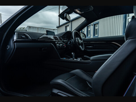 BMW 4 Series M4 COMPETITION 8