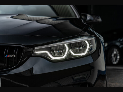 BMW 4 Series M4 COMPETITION 22
