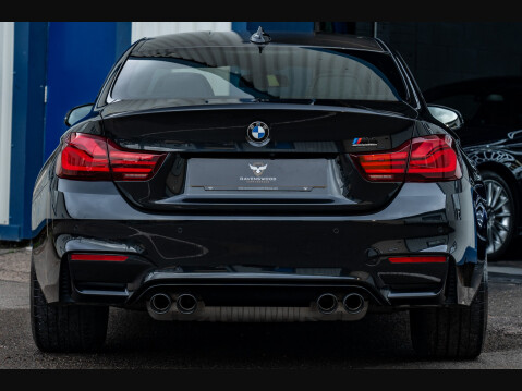 BMW 4 Series M4 COMPETITION 28