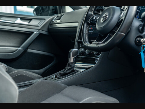 Volkswagen Golf R TSI DSG 16